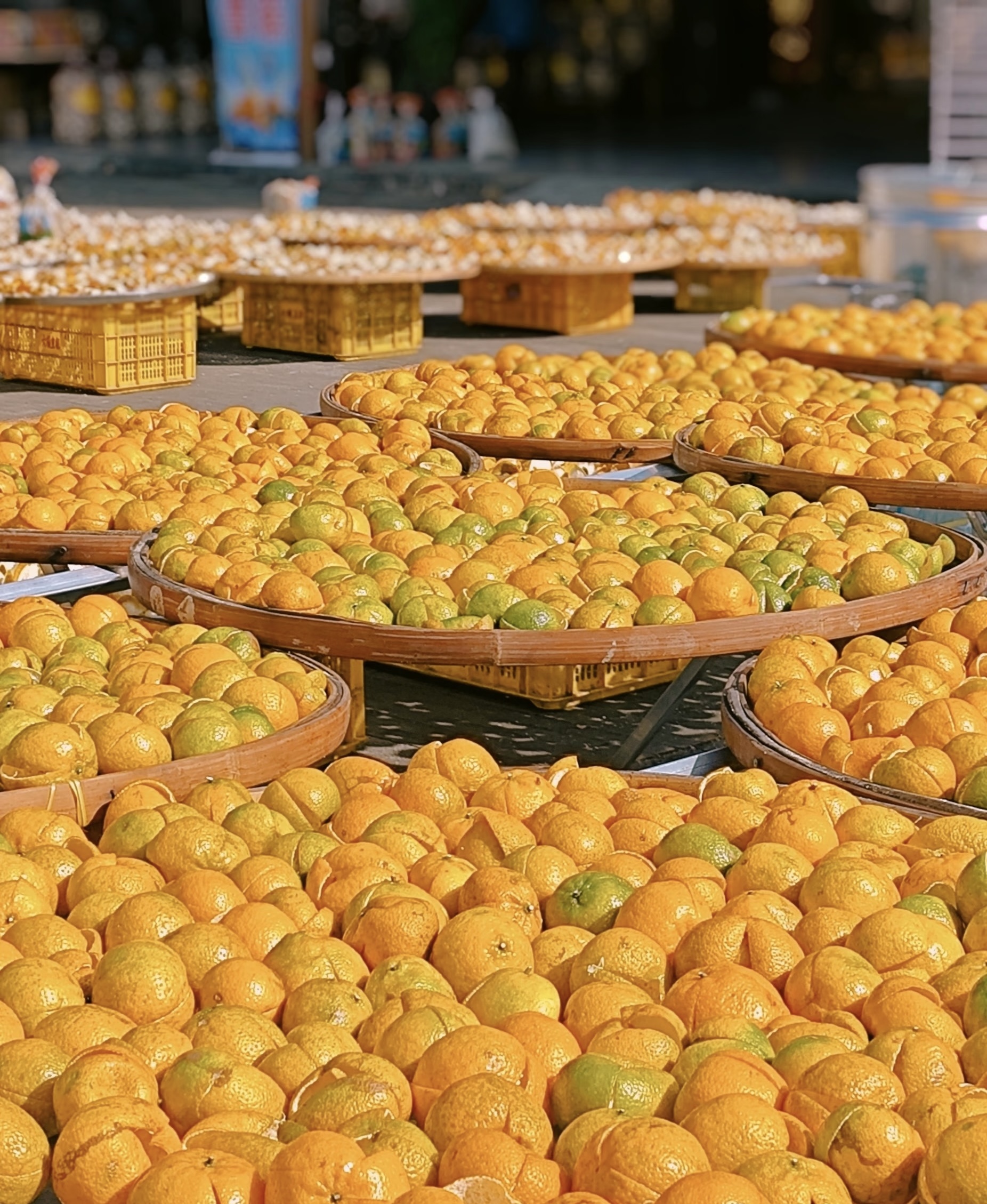Freshly harvested mandarin peels