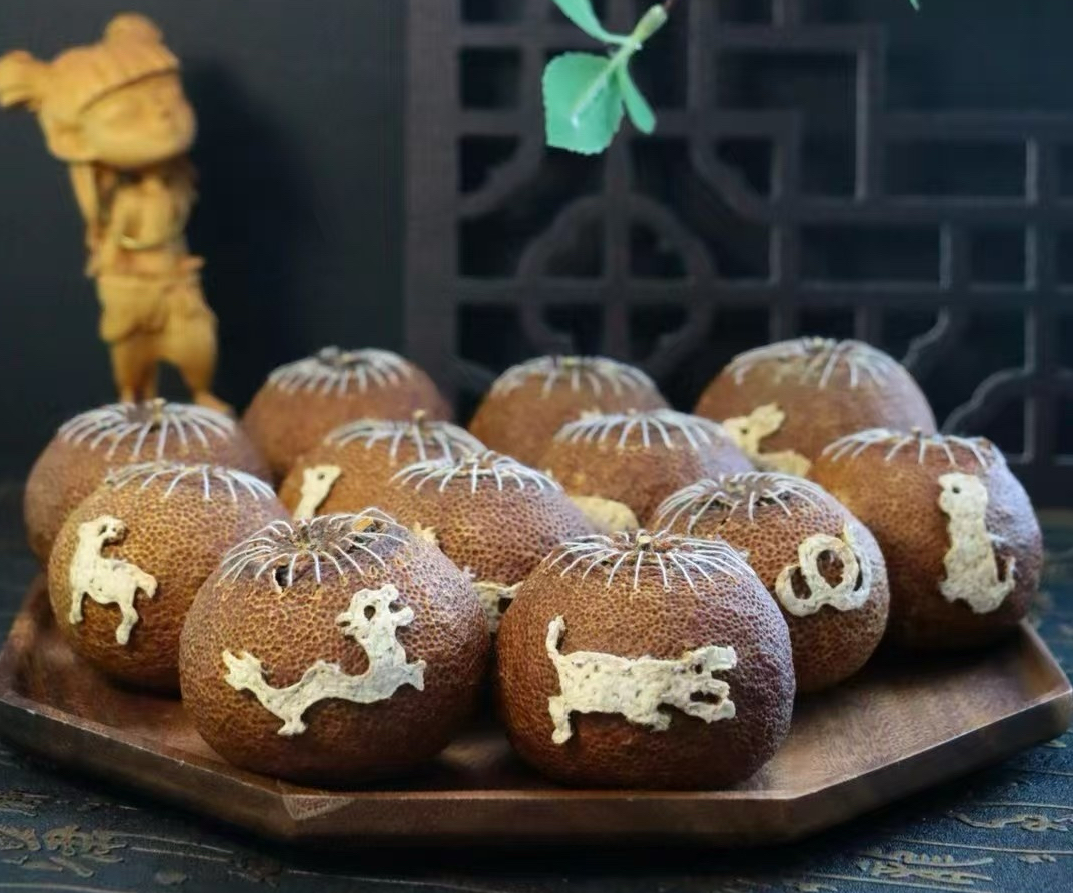 Zodiac Dahonggan Pu'er — close-up of carved zodiac animals